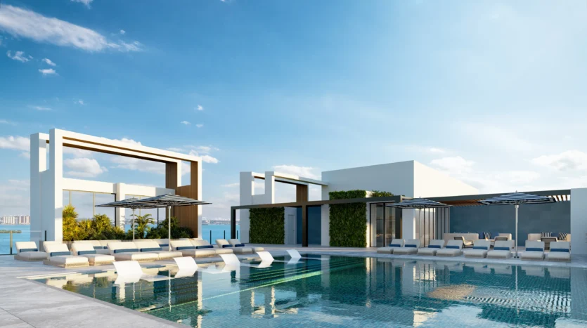 Piscina infinita en azotea para residentes