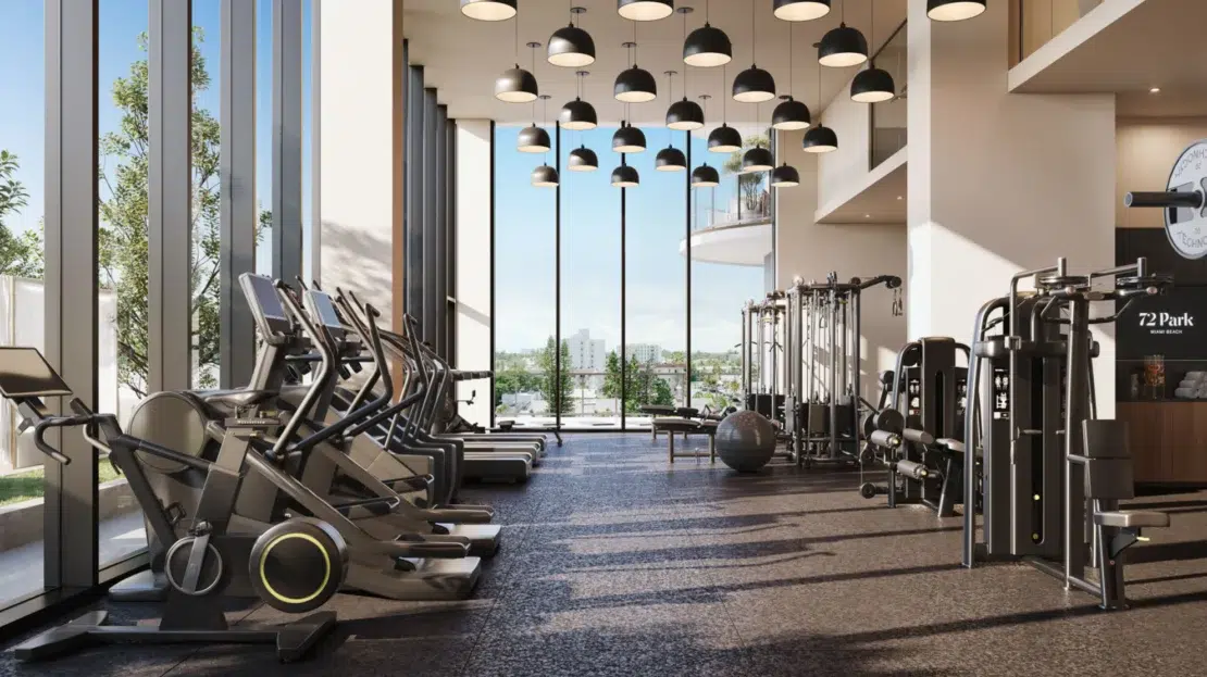 Gimnasio moderno equipado con las mejores máquinas para ejercitarse