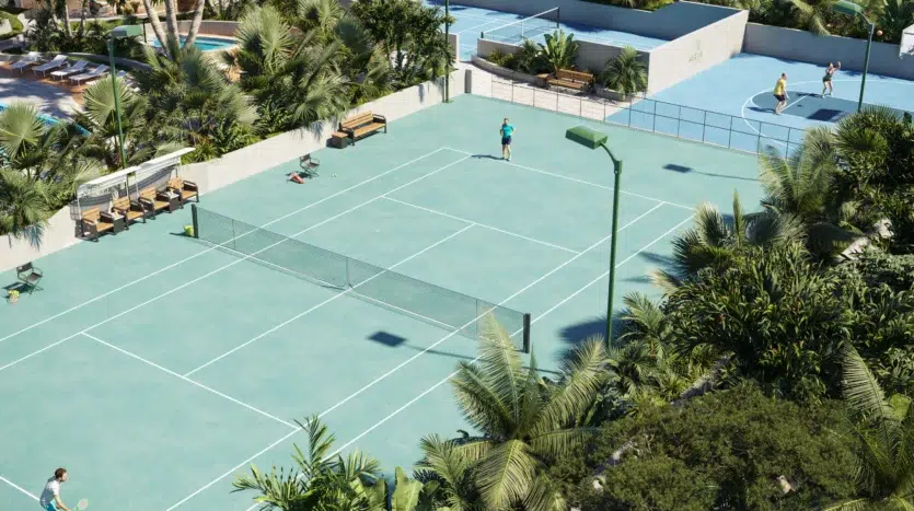 Canchas de tenis al aire libre junto área de básquet