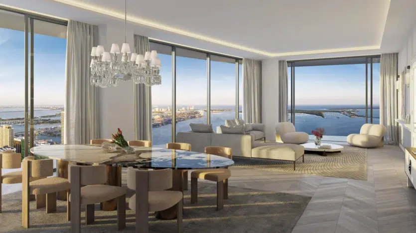 Comedor junto a la sala de estar con vistas al mar