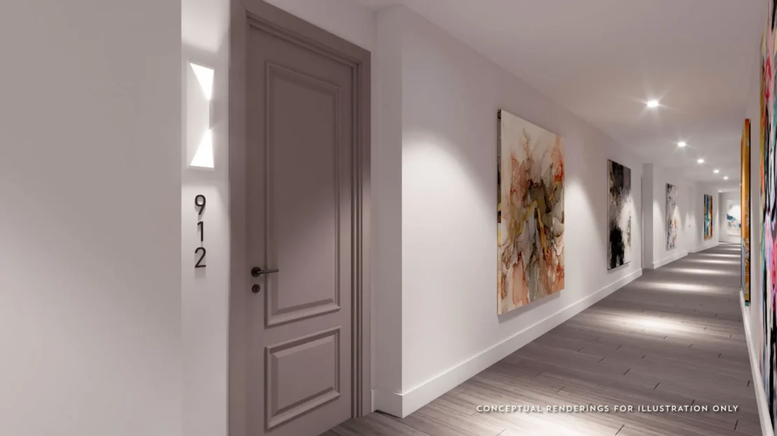 Pasillo condo con múltiple puertas y cuadros de arte