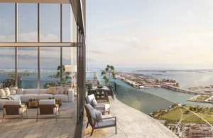 Vistas panorámicas al mar desde el balcón de Casa Bella