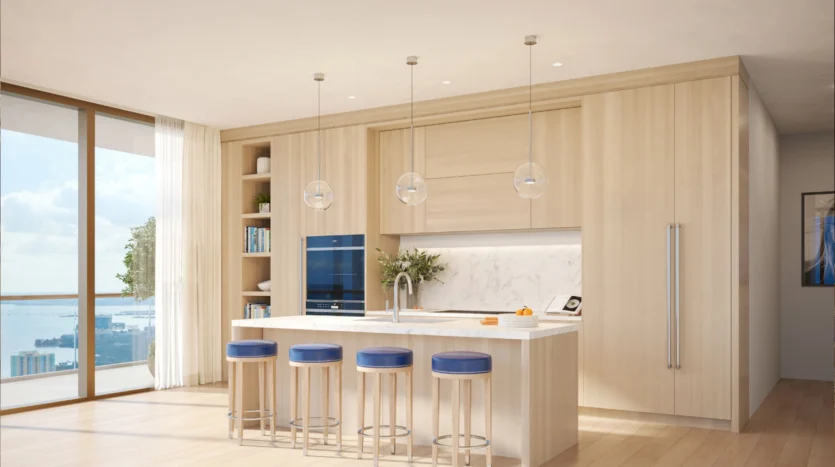 cocina moderna junto al balcón frente al mar