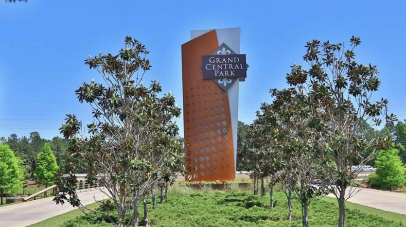 entrada principal en Grand Central Park Conroe