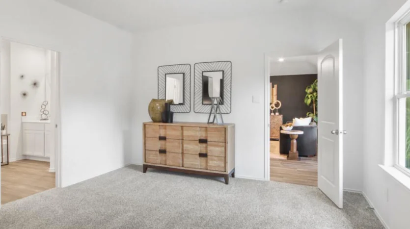 habitación vacía junto al baño