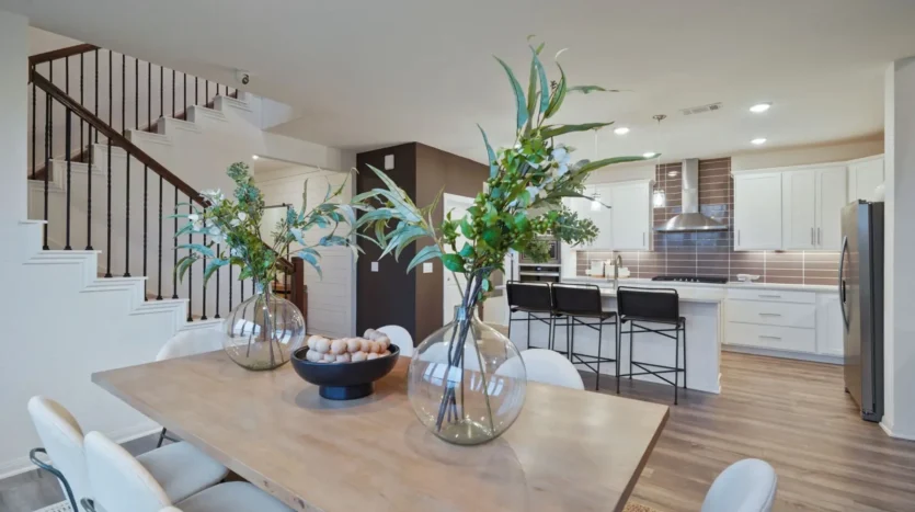 Cocina moderna junto al comedor en rosehill lake