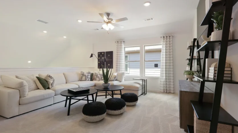 Sala de estar moderna en rosehill lake