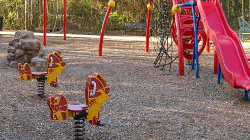 Parque infantil en la naturaleza en texas