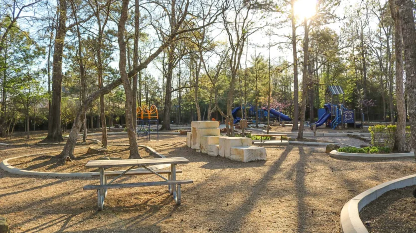 Parque con toboganes al aire libre