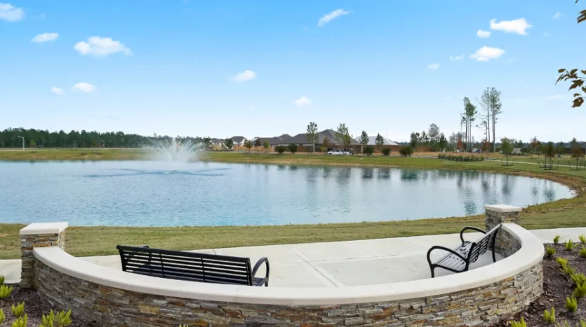Vistas al lago al aire libre en Mavera Conroe