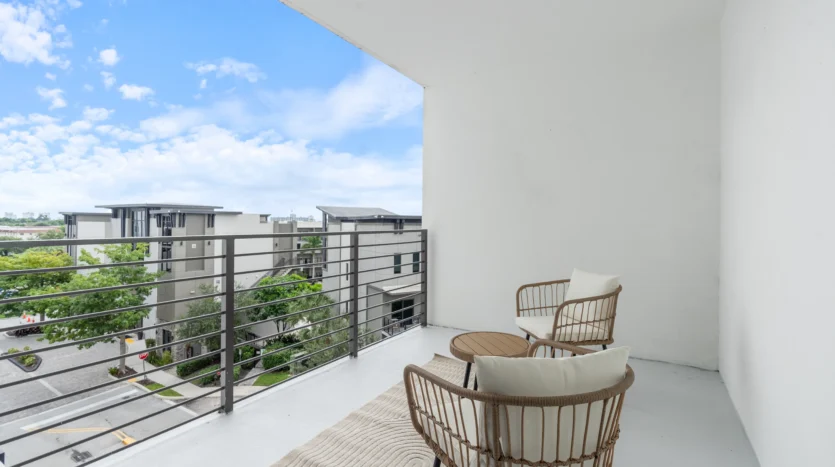Balcón con vistas al exterior