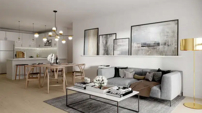 Sala de estar de lujo con sofá y cuadros junto al comedor