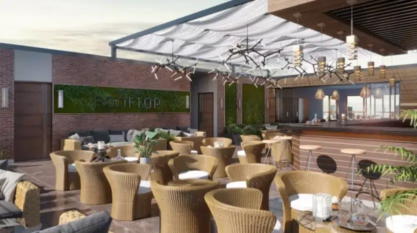 Restaurante exclusivo con asientos de madera
